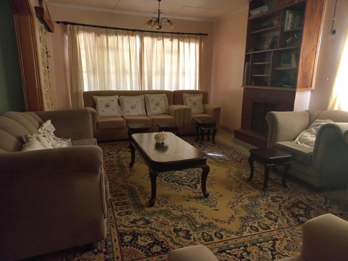 Kuniville Guest House เนย์รี ภายนอก รูปภาพ