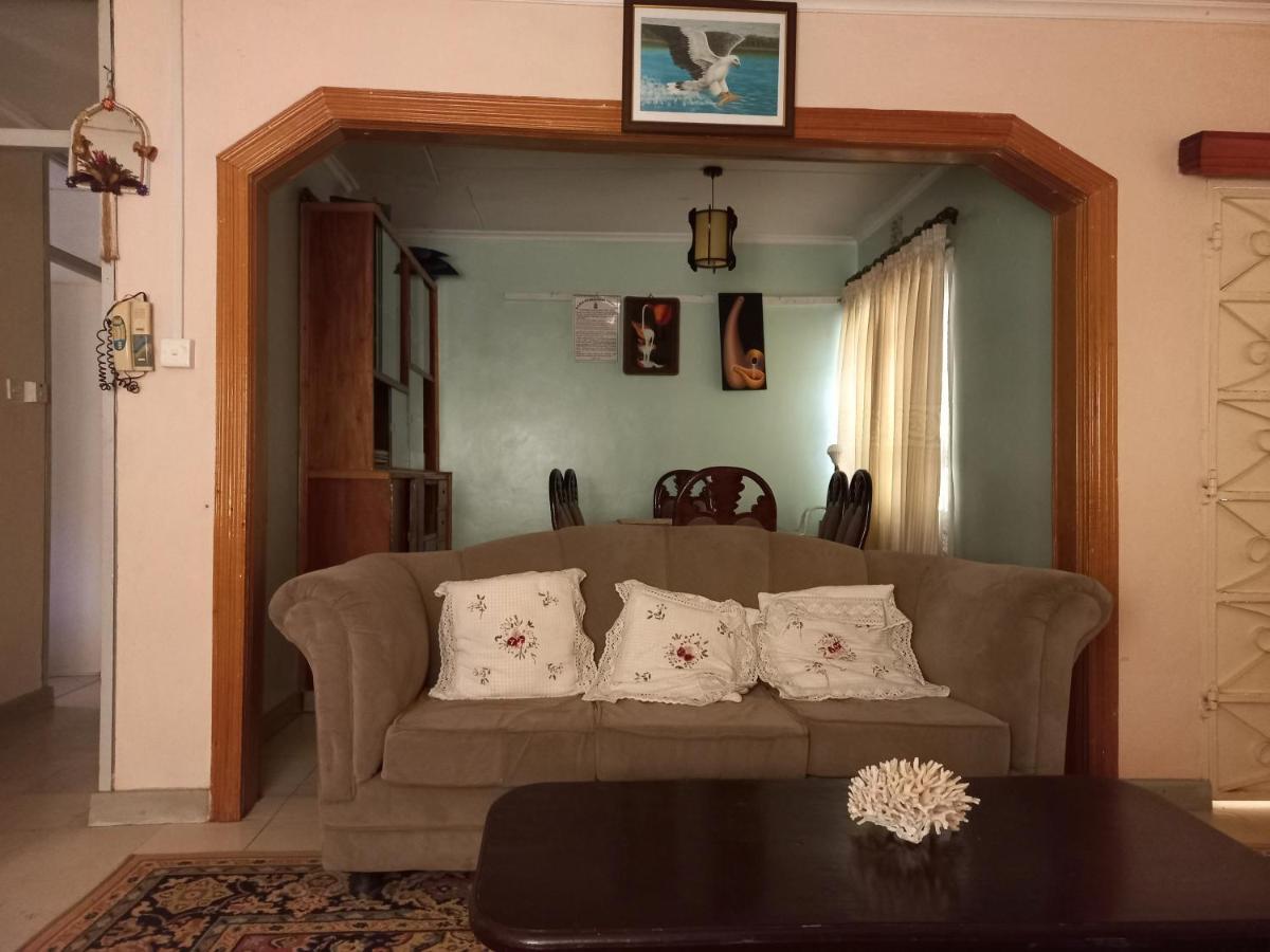 Kuniville Guest House เนย์รี ภายนอก รูปภาพ