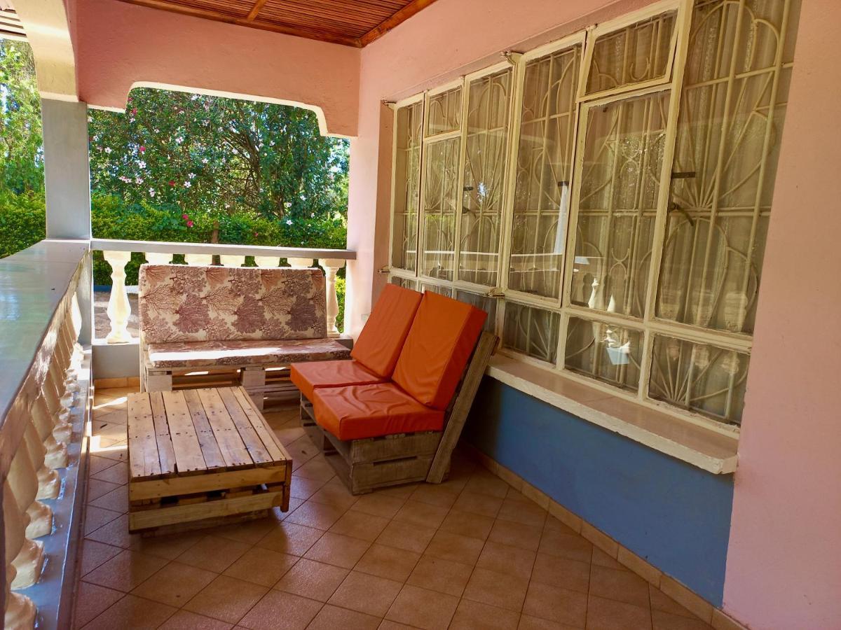 Kuniville Guest House เนย์รี ภายนอก รูปภาพ