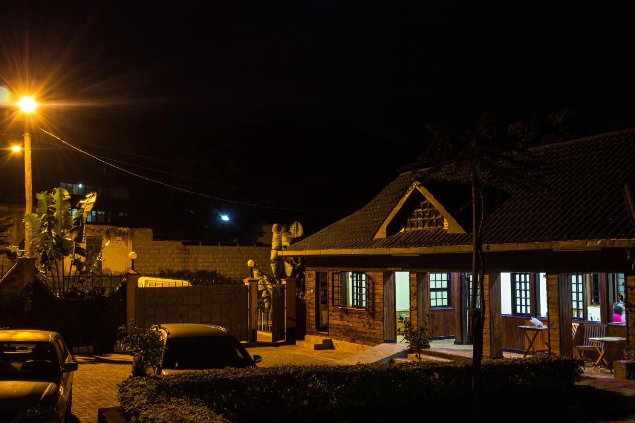 Kuniville Guest House เนย์รี ภายนอก รูปภาพ