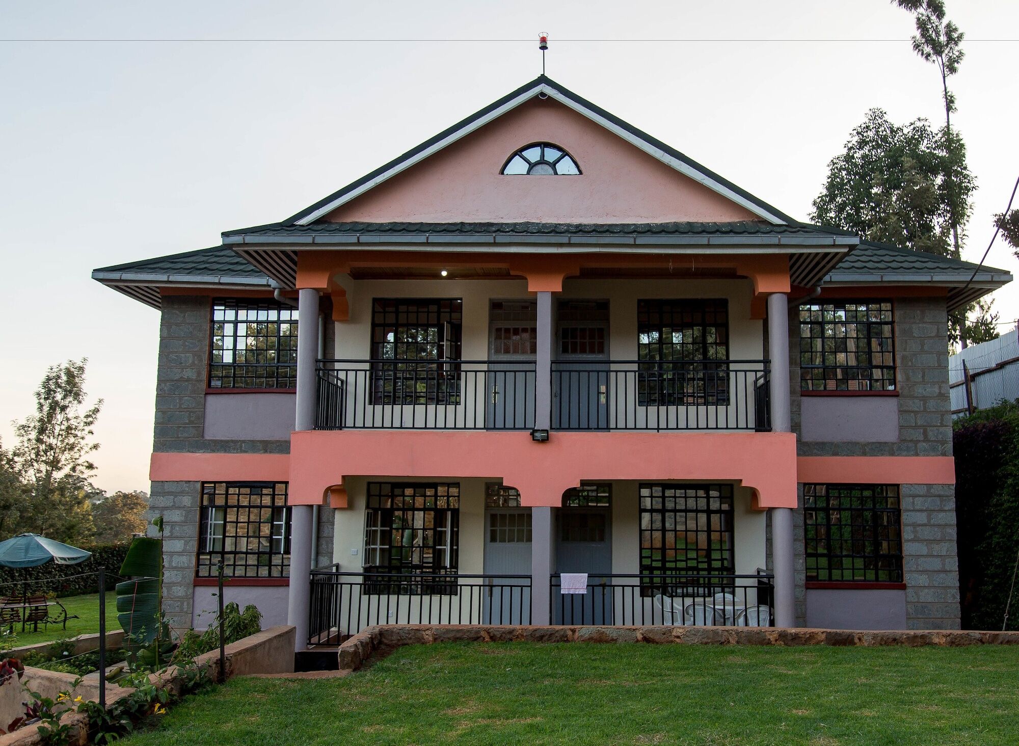 Kuniville Guest House เนย์รี ภายนอก รูปภาพ